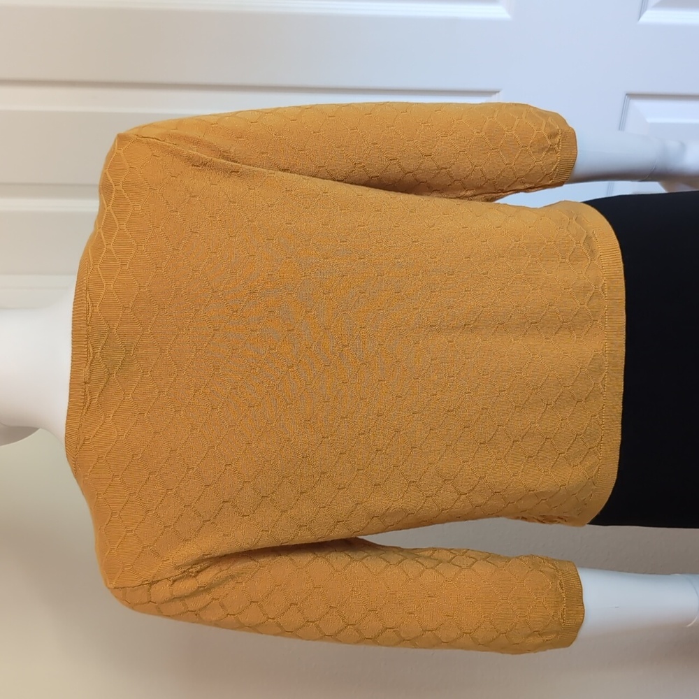 Bright and Beautiful EUC Honeybee Cropped Golden Lightweight Sweater 3/4 Sleeve - Picture 6 of 11